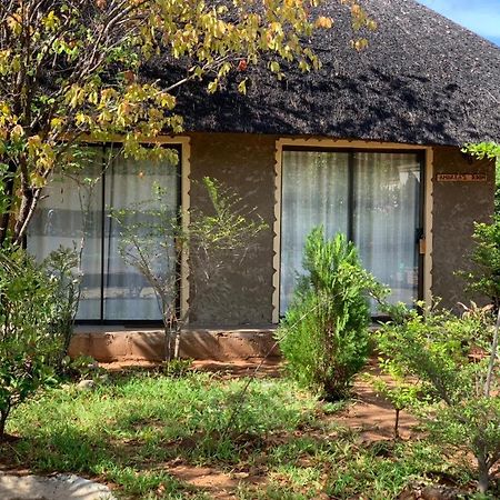Jungle Breeze Home Stay Kasane Exterior foto