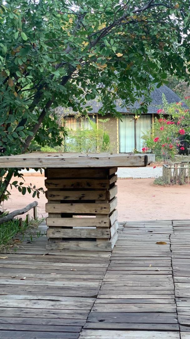 Jungle Breeze Home Stay Kasane Exterior foto