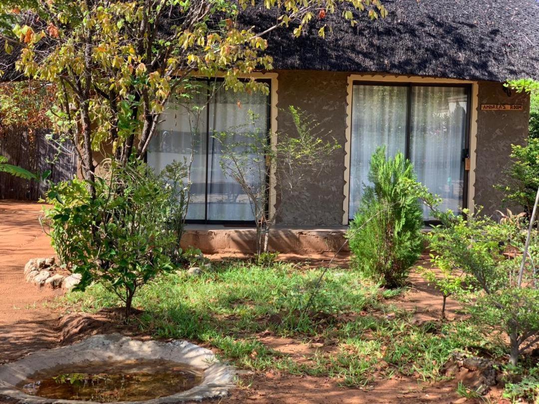Jungle Breeze Home Stay Kasane Exterior foto