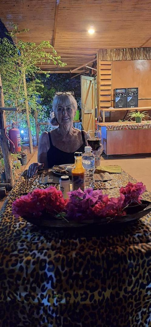 Jungle Breeze Home Stay Kasane Exterior foto